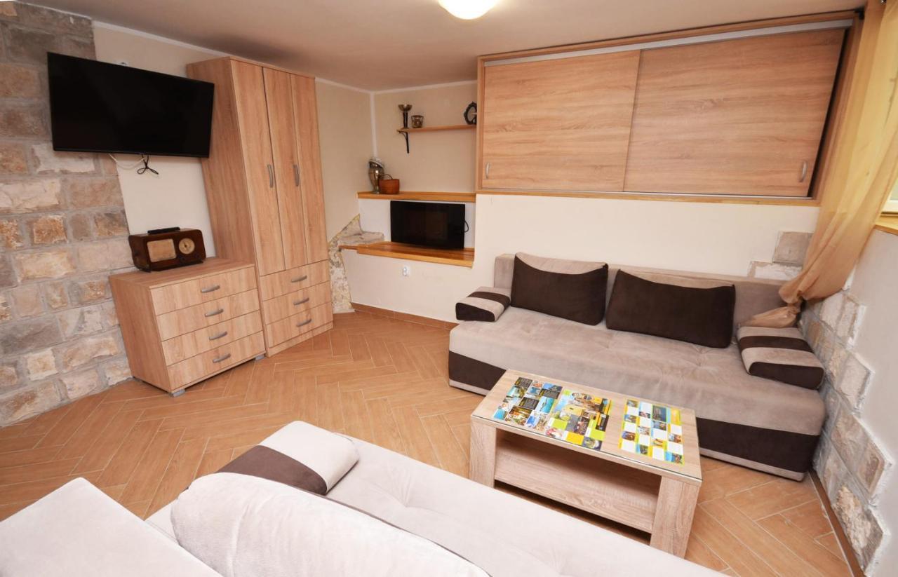 Vila Kula 1830 Apartments 헤르섹 외부 사진