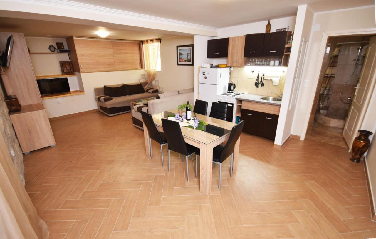 Vila Kula 1830 Apartments 헤르섹 외부 사진