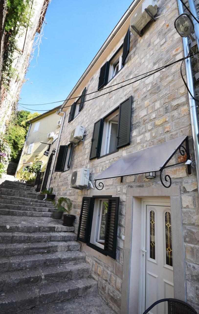 Vila Kula 1830 Apartments 헤르섹 외부 사진