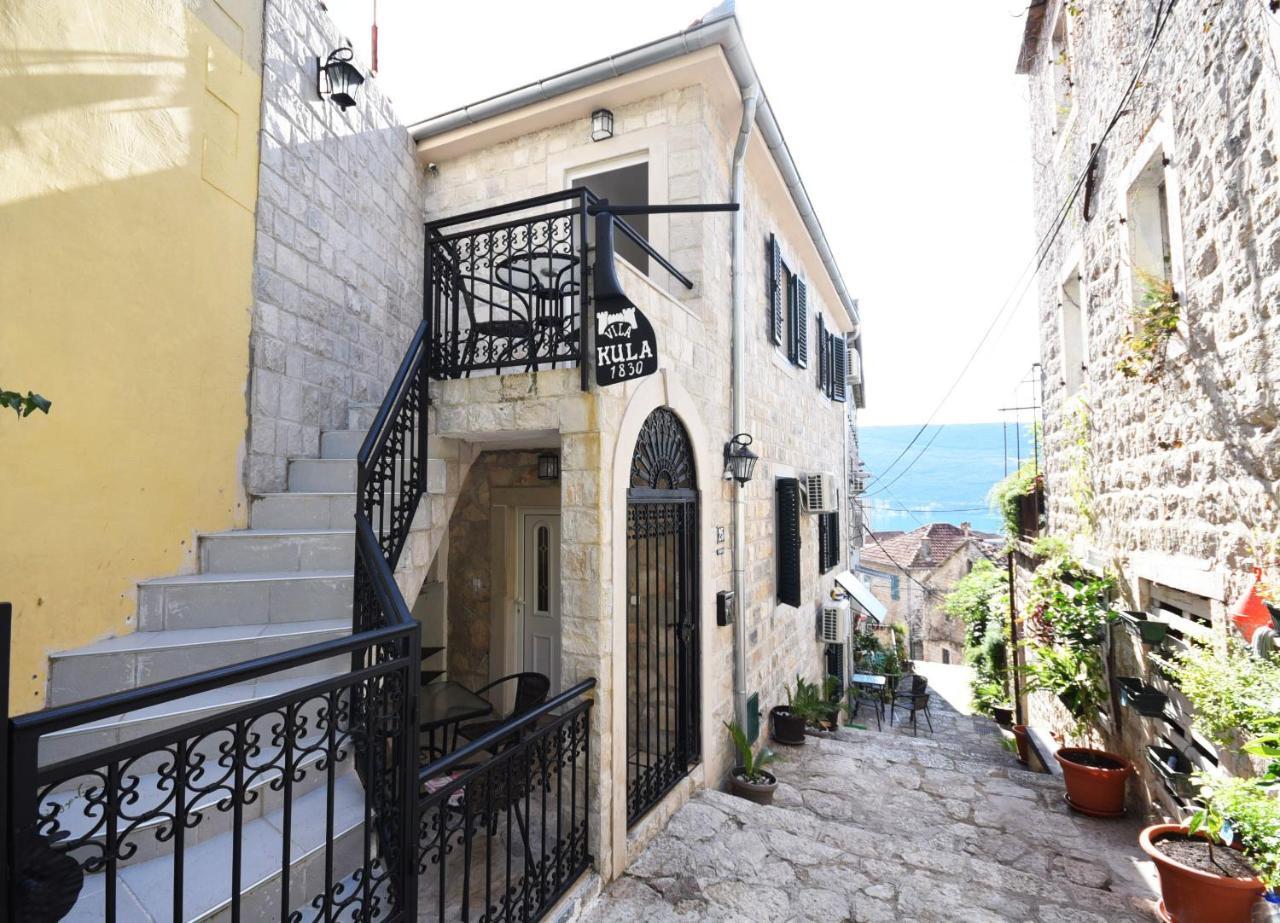 Vila Kula 1830 Apartments 헤르섹 외부 사진