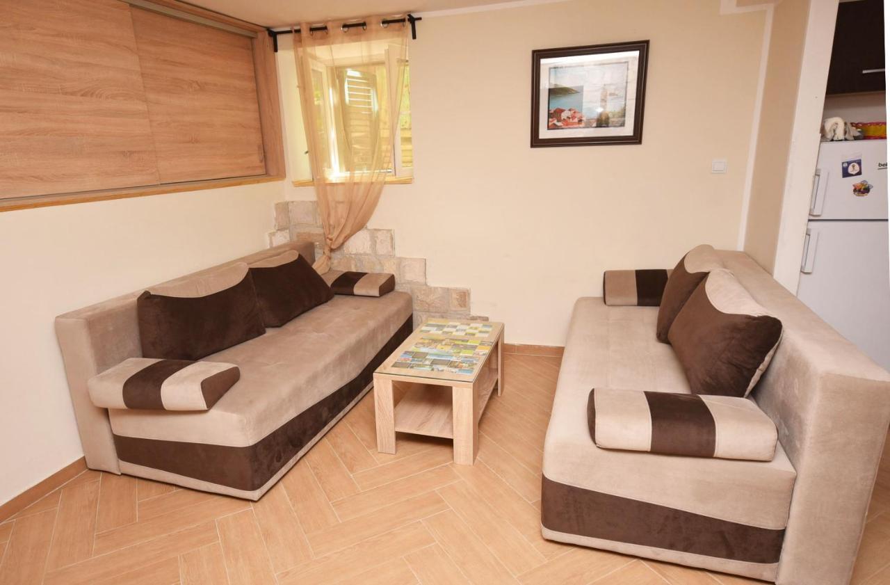 Vila Kula 1830 Apartments 헤르섹 외부 사진
