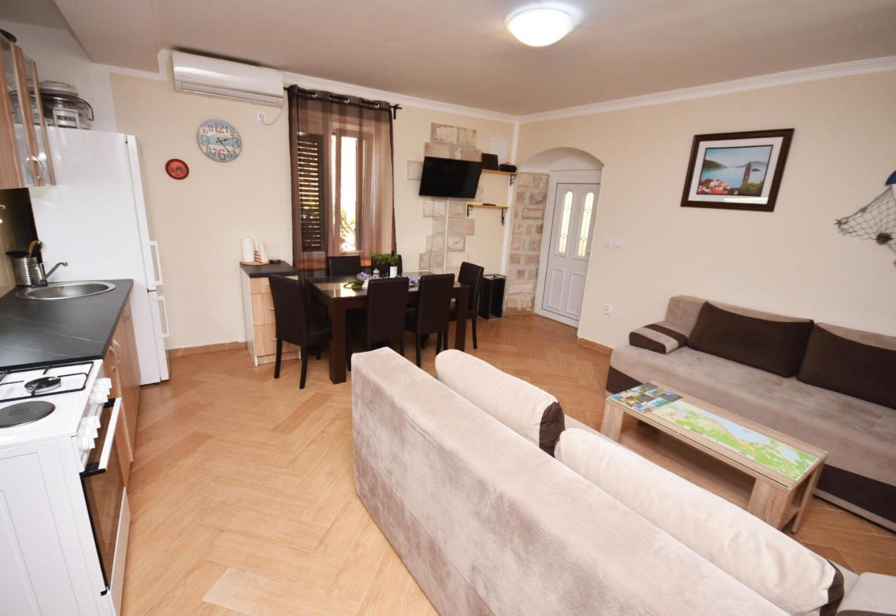 Vila Kula 1830 Apartments 헤르섹 외부 사진